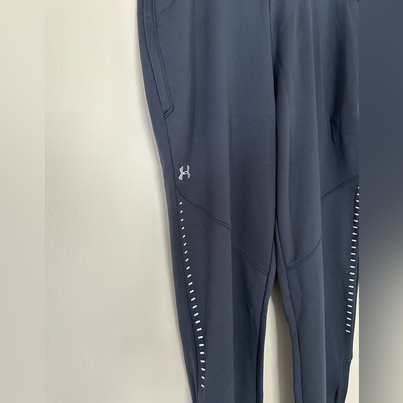 NWOT. Under Armour women’s command warm-up pants. - Picture 2 of 4